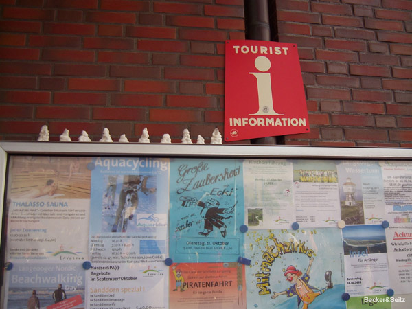 01-Tourist-Info-Tafel am Bahnhofsplatz